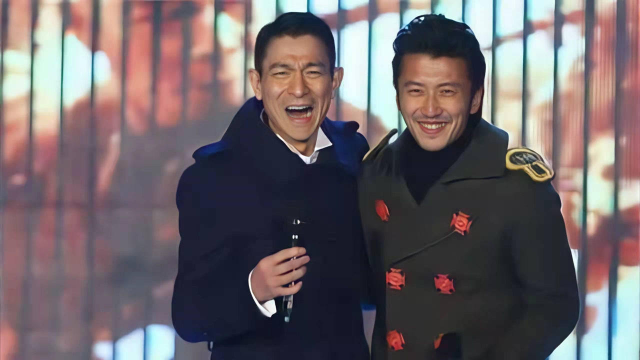 刘德华当众调侃谢霆锋:你小时候我还抱过你,谢霆锋表情瞬间亮了