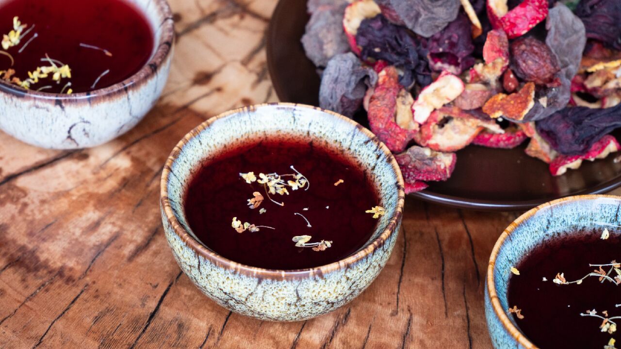 夏季到了,冰镇酸梅汤解渴又消暑,酸酸甜甜好味道