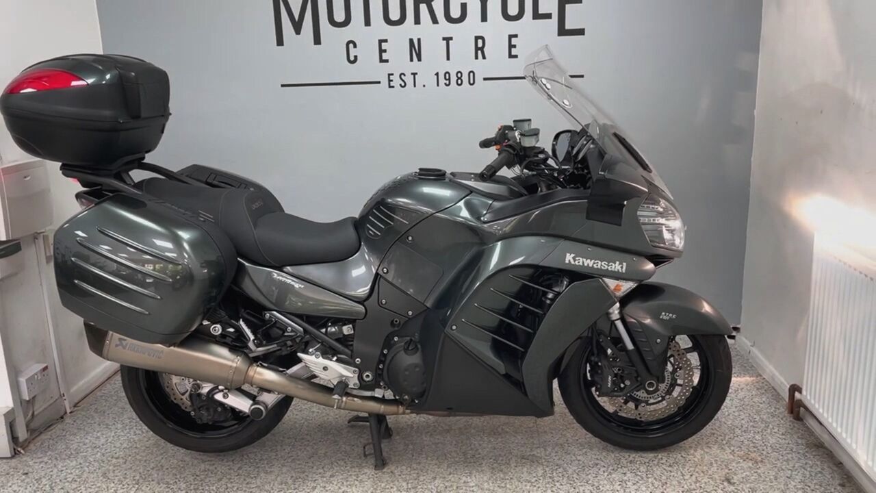 川崎四缸旅行车,外观声浪展示,标配三箱,轴传动配abs,声浪炸天