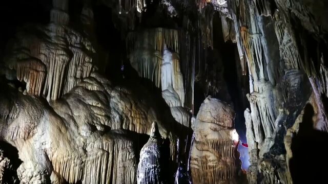 (电视通稿ⷥ›𝥆…ⷮŠ科技)“洞”见云朵石