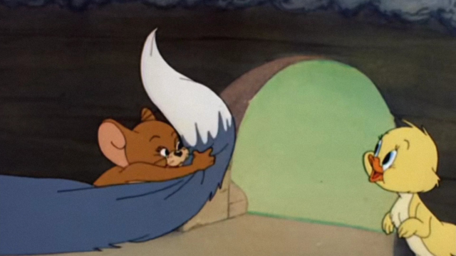 搞笑配音:《猫和老鼠》汤姆偷袭小黄鸟 结果自己尾巴中招 笑喷了