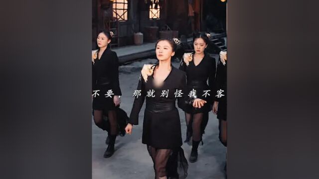 江湖第一女武者退隐当天遭各门派嘲讽.“你打我可以,敢说我老?那就别怪我不客气了”#电影霍家拳之铁臂娇娃3#铁臂娇娃3定档717