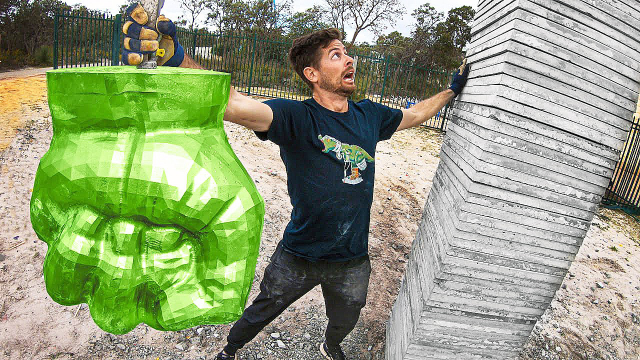 奇葩挑战赛!300公斤浩克铁拳挑战45层混泥土石板!