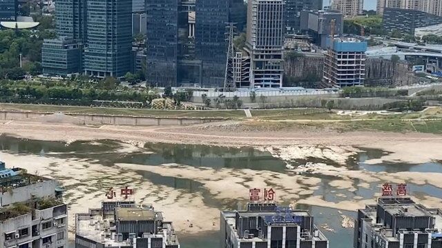 持续高温!重庆51条河流断流 嘉陵江部分流域露出河床