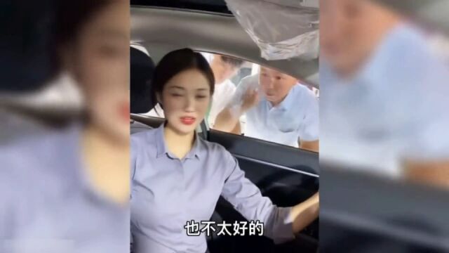 盘点20个令人脸红的尴尬场面,美女做按摩把胸按没了,实在太搞笑