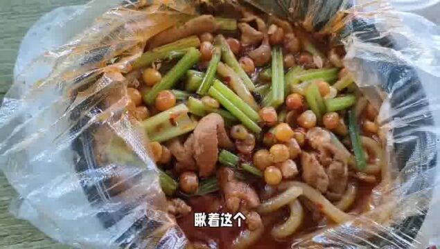 什么套路 新疆美食在吉林也能这么热销 探店杨记新疆特色炒米粉