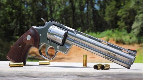 以"蛇"类命名的左轮手枪,出自柯尔特公司,又称"战斗马格南"