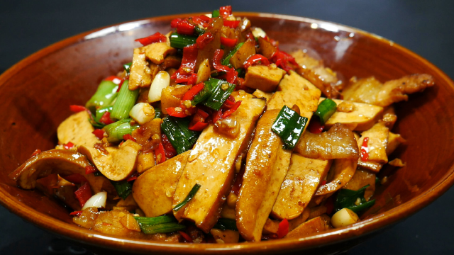湘菜大厨教你湖南名菜"小炒香干,香辣美味,好吃又下饭
