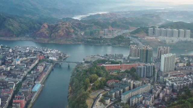 航拍湖南怀化市洪江区,沅、巫二水交汇,因洪江古商城名闻天下