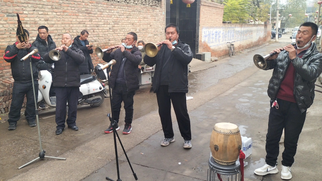 农村白事唢呐合奏"老根想丁香"催人命来了吗?