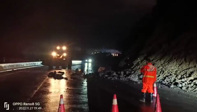 强降雨霞浦一处国道溜方丨霞浦公路中心及时清理溜方保畅通