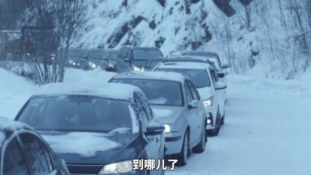 回家的意义父母为回家的儿子铲雪