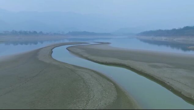 枯水季的天池湖犹如“瘦美人”