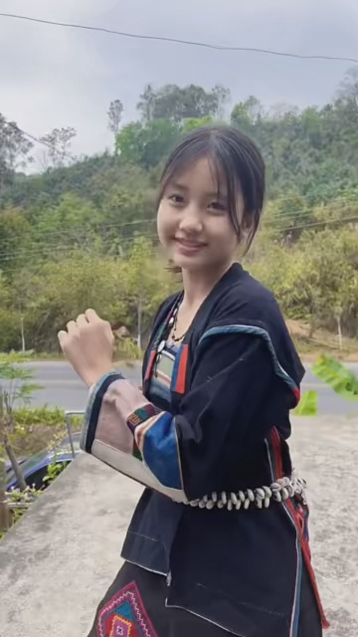 漂亮的哈尼族姑娘 #哈尼族服装 #哈尼族美女