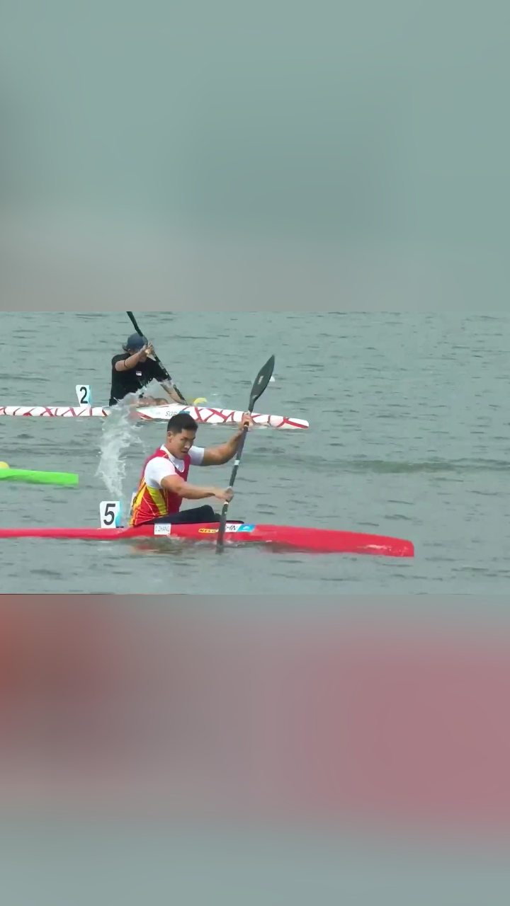 张冬夺得皮划艇静水男子1000米单人皮艇金牌