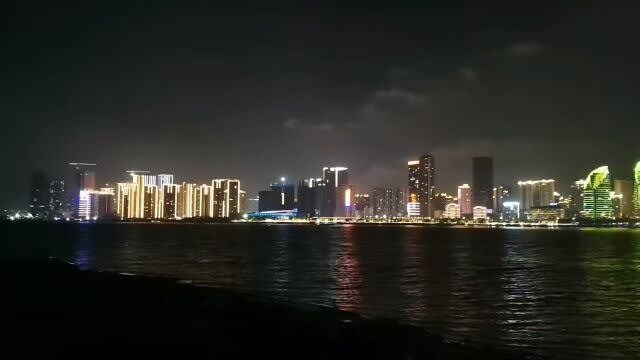 美丽的湛江市海边夜景