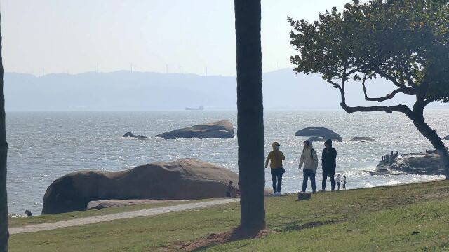 街拍环岛路美丽的风景和路人小米11ultra