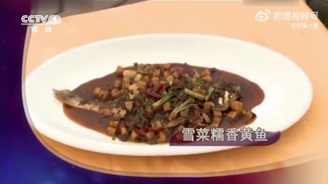 【雪菜糯香黄鱼原来这么简单就能学会[馋嘴]】鲜美的鱼肉,搭配软糯的年糕和爽脆的雪菜,带给你意想不到的惊喜滋味!