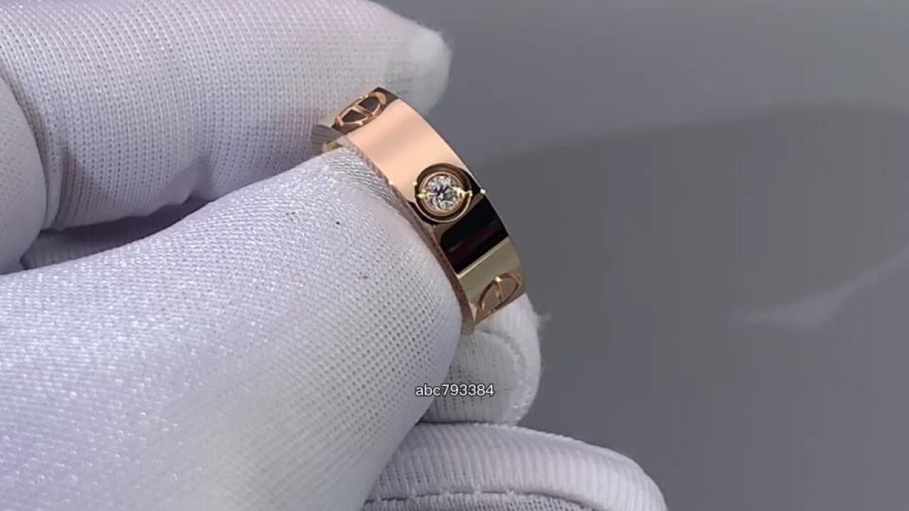 小江珠宝;戴多久都不腻的卡地亚玫瑰金四钻戒指 让人爱不释手 戴上
