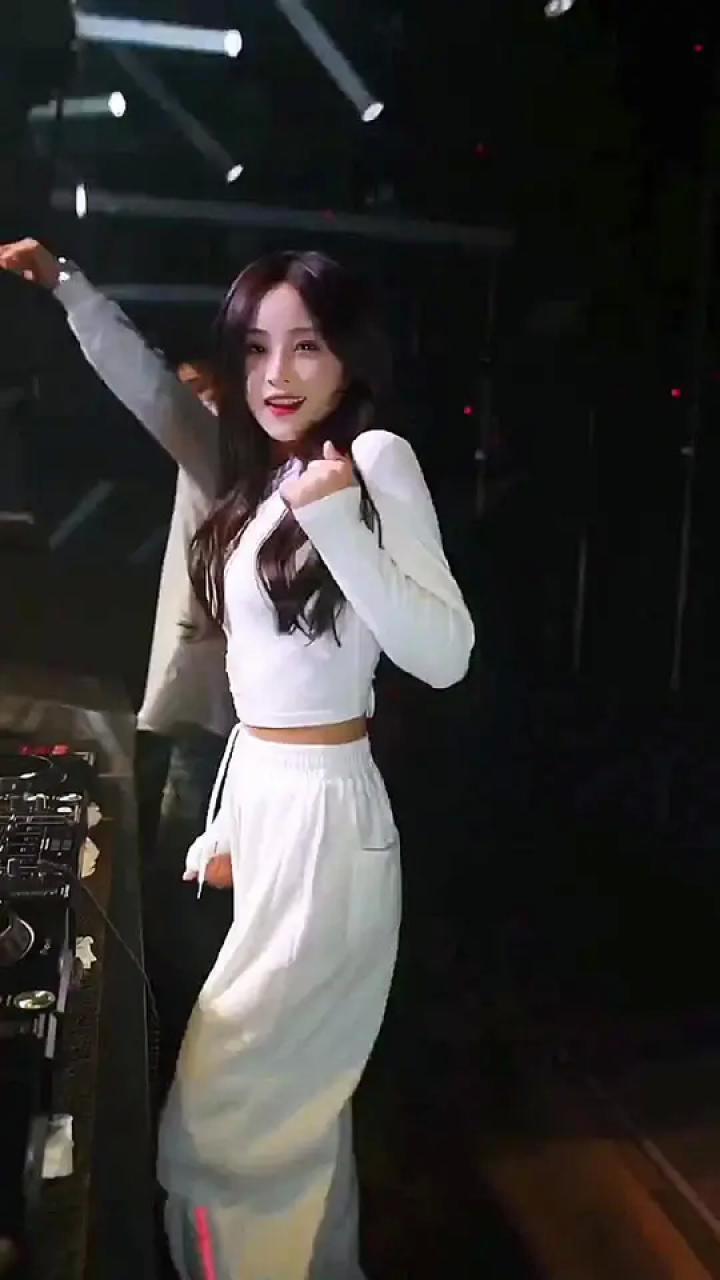 dj小姐姐 #美女 #蹦迪现场嗨爆全场 #舞动青春活力