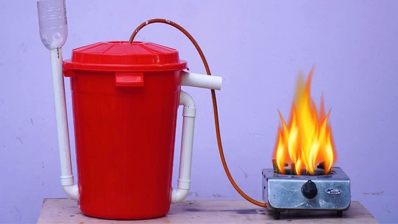 牛人竟然用塑料桶自制出一款沼气装置,家里再也没花过钱买煤气了