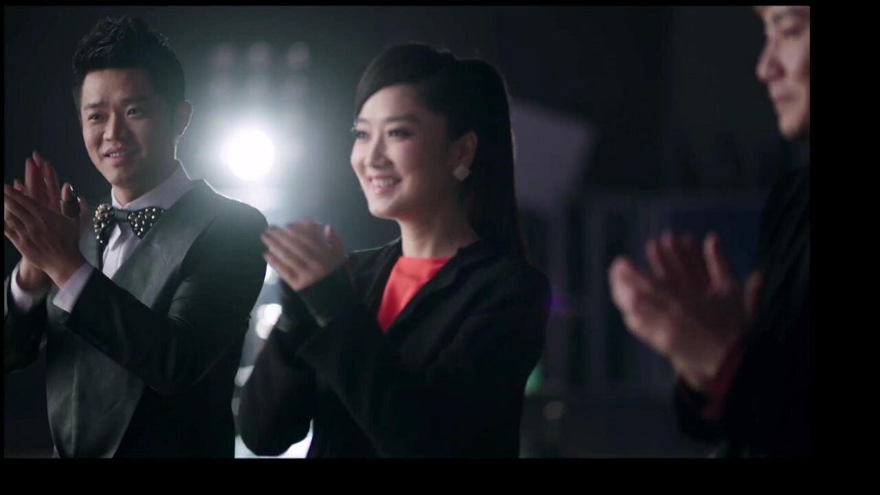 歌名 凤凰传奇 - 自由自在(原版mv)