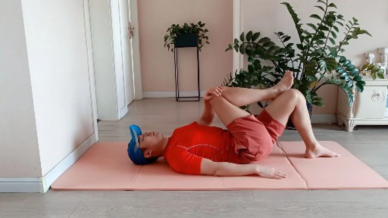 平躺腰部发空发酸,睡前3个拉伸动作,一觉醒来全身轻松