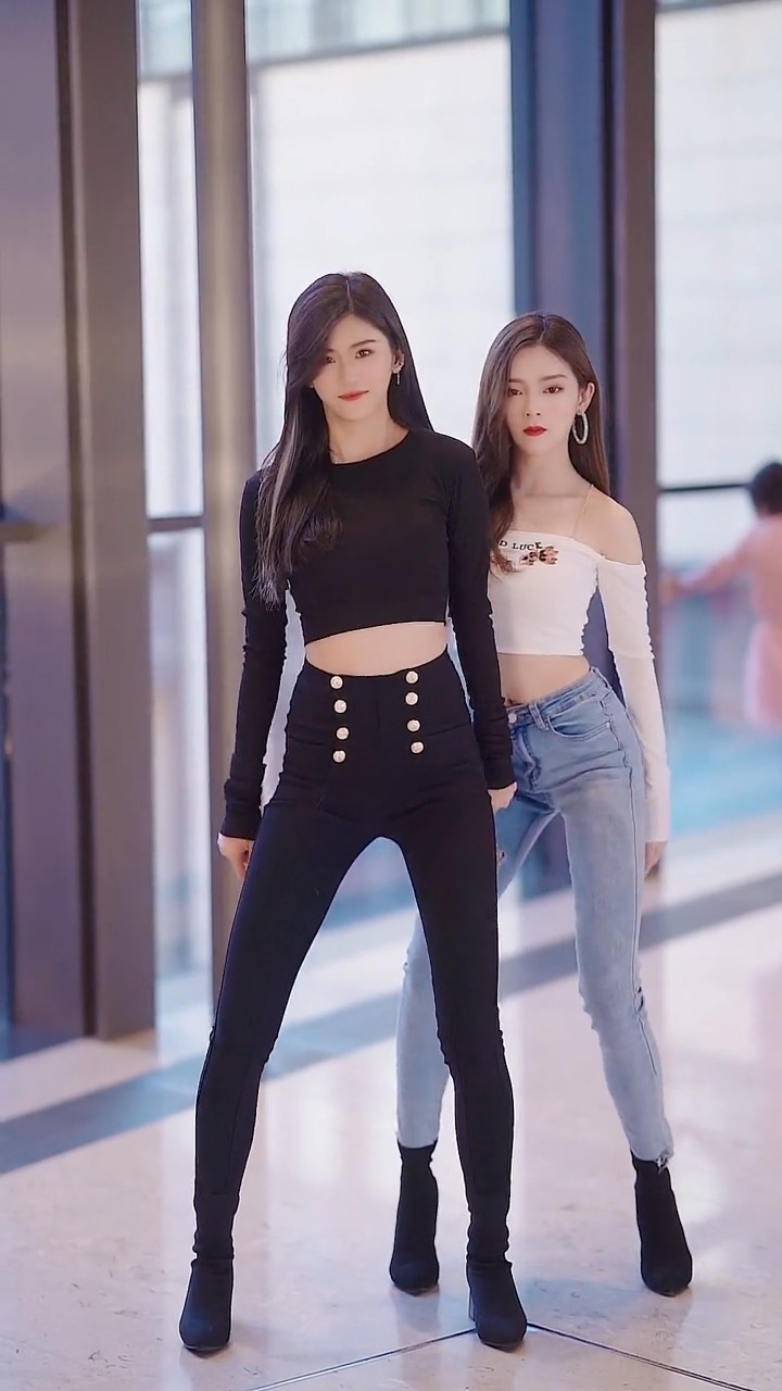 心心·巢青年娶一个回家当老婆愿意不#troublemaker#街拍小姐姐穿搭