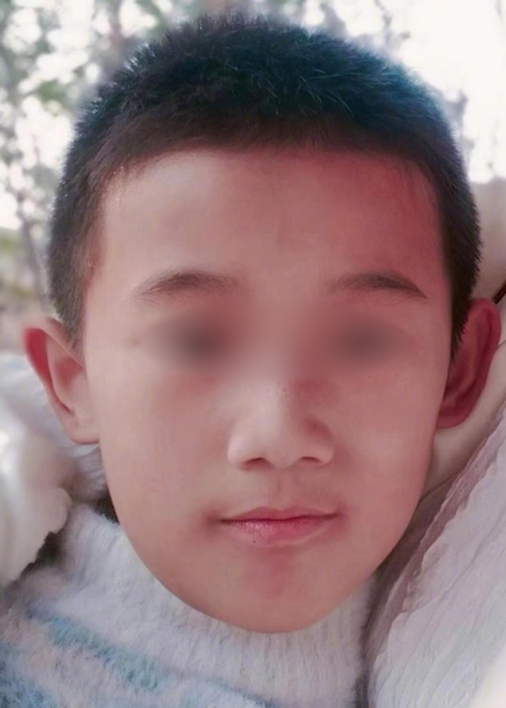 山西10岁被害男孩亲属披露尸检细节:两排肋骨和牙齿都被打掉,双耳被打