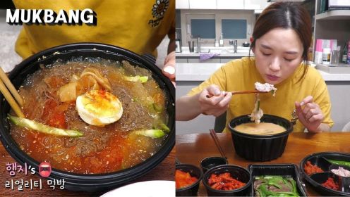 今天的菜单是Naengmyeon（冷面）VS Hot&Sundae gukbap（麻辣猪肉汤）