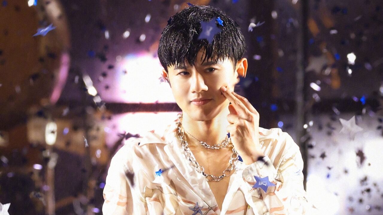 优质偶像!张杰演唱会现场喊话黄牛,还悄悄送工作票给场外粉丝