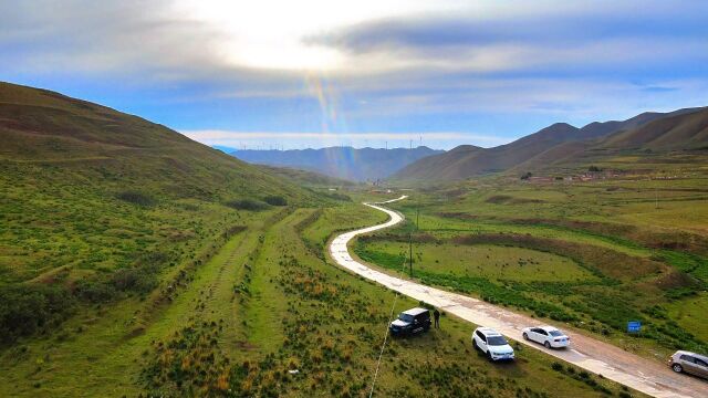 20℃海拔2600米的甘肃景泰杨家磨风光,草原,羊群,马莲花