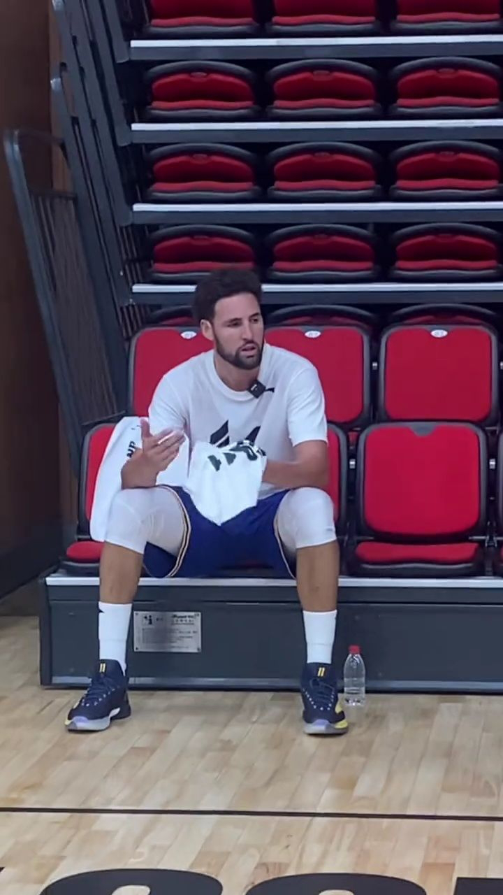 克莱汤普森klay thompson 无数次的投篮训练,为的是在最后时刻绝不手