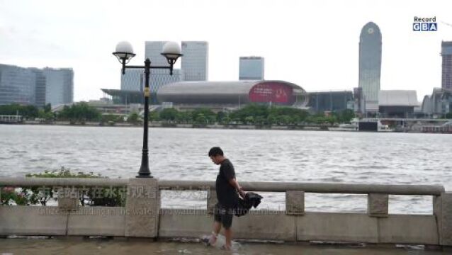 Video + Photo | Astronomical tide arrives, Guangzhou citizens enjoy a happy moment by Pearl River