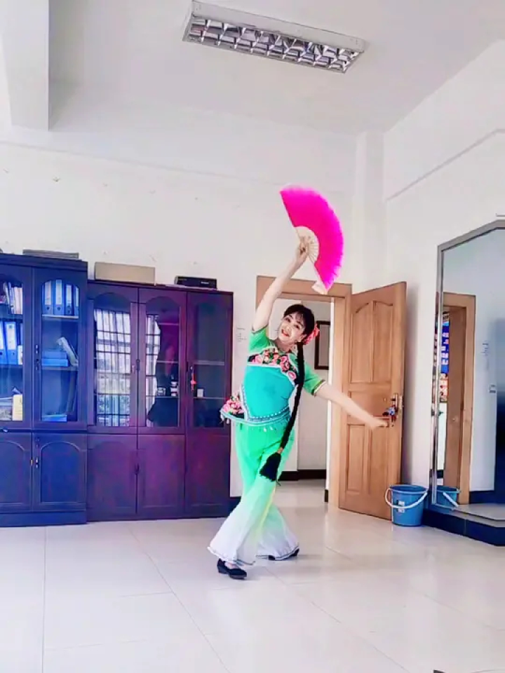 云南花灯《绣荷包》#民族特色民族文化 #非遗文化 #扇子舞