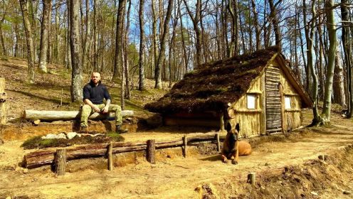 一人一狗 荒野中建造了一个小木屋 是个男人都会喜欢
