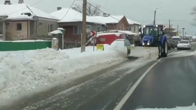 保加利亚多地遭遇恶劣天气,致2人死亡