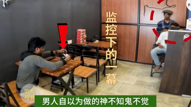 这个男人想干嘛?大白天的竟然就敢往女友的咖啡里下药!无耻!