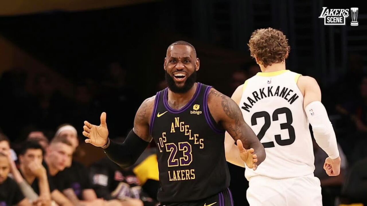 詹姆斯连线浓眉失误!詹皇直接蹦出表情包:老弟你干啥呢?