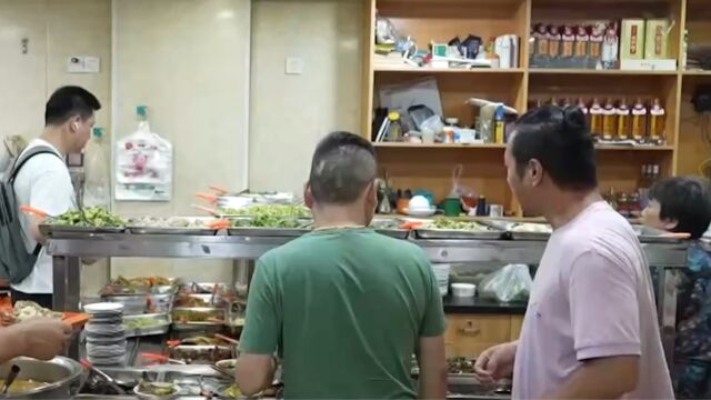 零点故事ⷤ𘍦‰“烊的“的士大食堂”,一盏灯、一餐饭,传递温暖与善意