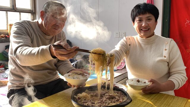 天冷多吃羊肉,做一锅热乎乎的酸菜汆羊肉,不腥不膻开胃又解馋