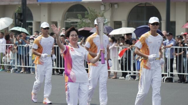 亚运火炬手屠红燕:讲好中国丝绸故事,让亚运选手们记住杭州