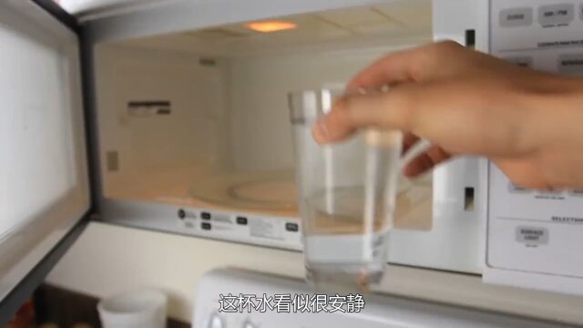 什么是过热水?丢个勺子进去水就沸腾,看完不敢乱用微波炉 #科普