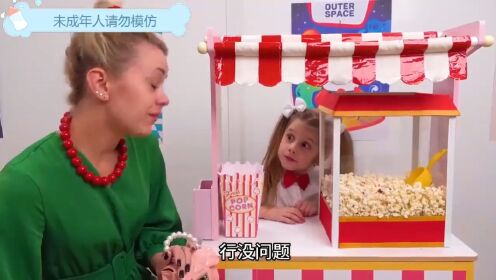 小女孩进入了不同的房间，和妈妈玩起了捉迷藏_高清