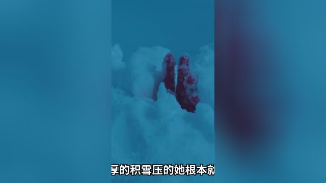 女人被坏蛋堵在山洞,命悬一线电影惊悚影视解说