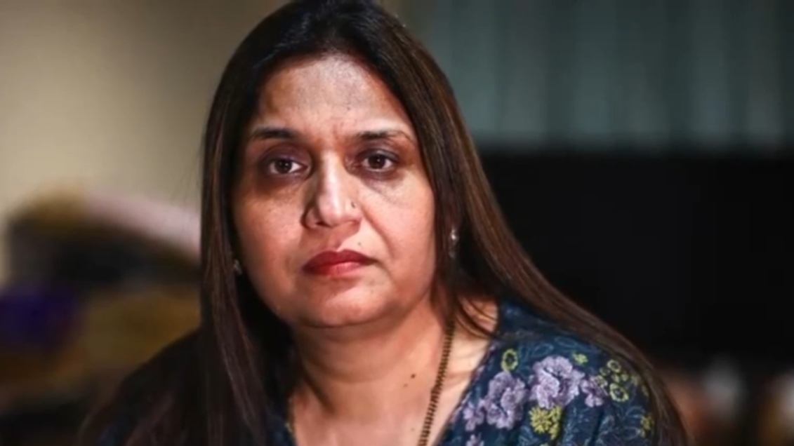 西玛·米斯拉,2005年成为萨里郡西拜弗利特村的邮政支局局长