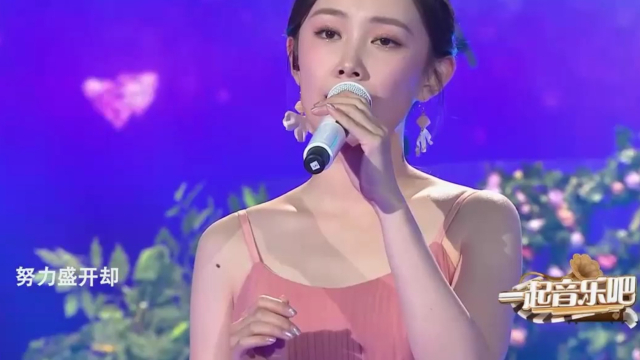 朱婧佳演唱《花的嫁纱》,温柔的嗓音,宛如天籁之音