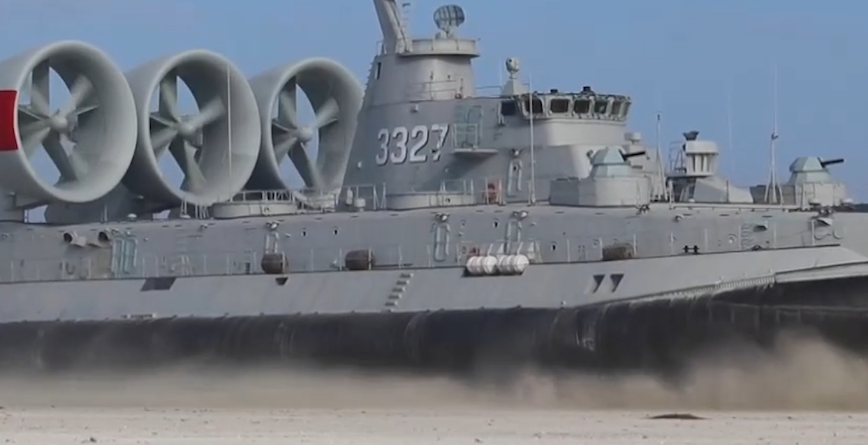 728型气垫登陆艇,726型气垫登陆艇