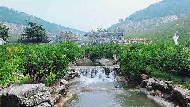 枣庄市峄城区:雨后万福园