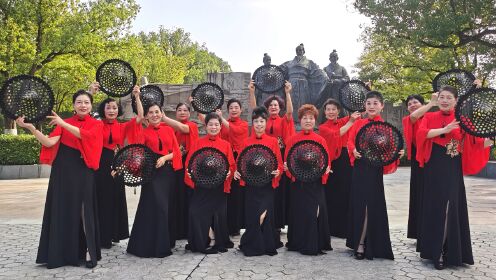 诸暨西施美旗袍团队～13人队形斗笠秀